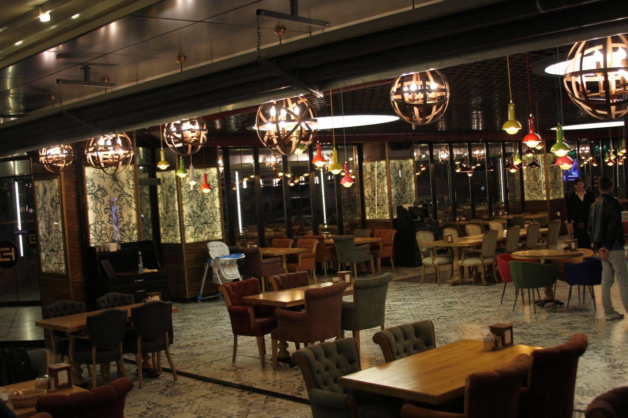 The Corner Hotel Sincan Exterior foto